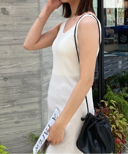 StyleSea（スタイルシー）の「バックVネックスリットワンピース（ワンピース・レディース・アイボリー/サーモンピンク/チャコール・FREE）」の13枚目の写真