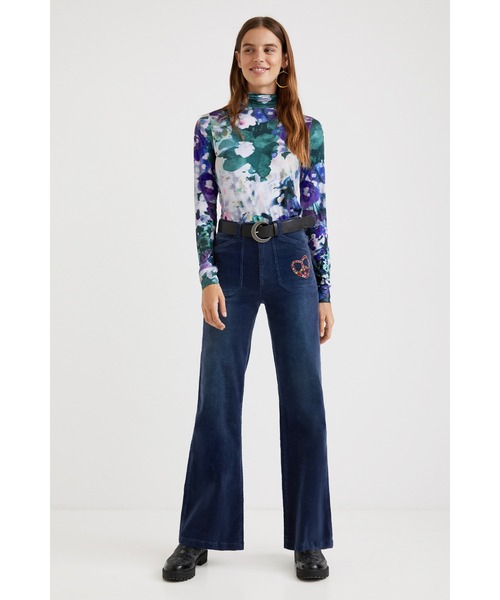 Desigual(デシグアル)の「アーティ スリムTシャツ INAYA(Tシャツ/カットソー・レディース・ブルー・L/M/2L/S)」の4枚目の写真
