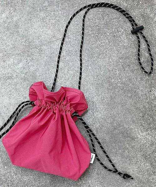 apres jour mignon（アプレジュールミニョン）の「ナイロン巾着バッグ【ZOZOTOWN限定アイテム】（ショルダーバッグ・レディース・パープル/ブラック/グリーン/ピンク・ONESIZE）」の4枚目の写真