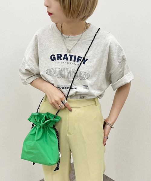 apres jour mignon（アプレジュールミニョン）の「ナイロン巾着バッグ【ZOZOTOWN限定アイテム】（ショルダーバッグ・レディース・パープル/ブラック/グリーン/ピンク・ONESIZE）」の2枚目の写真