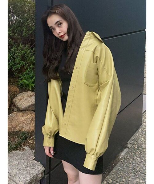 EMODA（エモダ）の「ヴィーガンレザーシャツ（シャツ/ブラウス・レディース・ブラック/ブラウン/イエロー/アイボリー・FREE）」の6枚目の写真