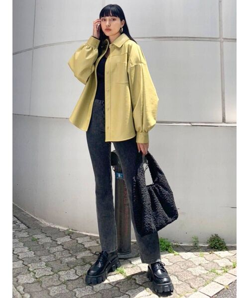 EMODA（エモダ）の「ヴィーガンレザーシャツ（シャツ/ブラウス・レディース・ブラック/ブラウン/イエロー/アイボリー・FREE）」の9枚目の写真