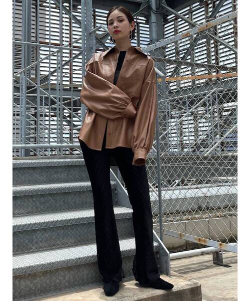 EMODA（エモダ）の「ヴィーガンレザーシャツ（シャツ/ブラウス・レディース・ブラック/ブラウン/イエロー/アイボリー・FREE）」の18枚目の写真