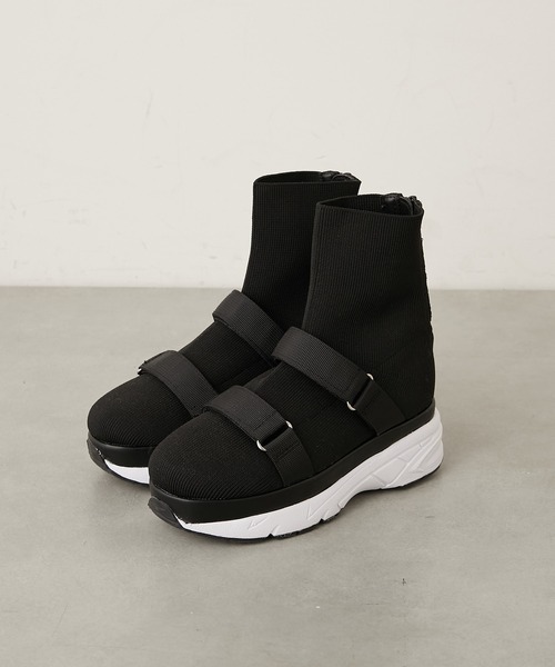 Chico(チコ)の「スニーカーソールベルクロニットブーツ(ブーツ・レディース・ライトベージュ/ブラック・LARGE/SMALL/MEDIUM)」の8枚目の写真