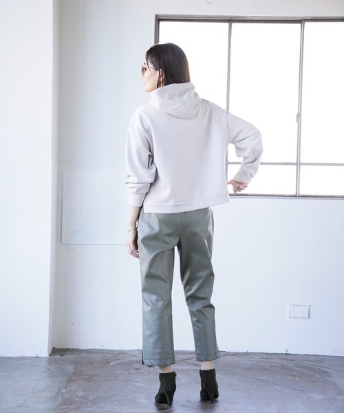 Emilyan(エミリアン)の「【2021A/W】【WEB限定】 ダブルフェイクスエード・サイドスリットパーカー(パーカー・レディース・ライトグレー/ブルーグレー/モカ・9号)」の4枚目の写真