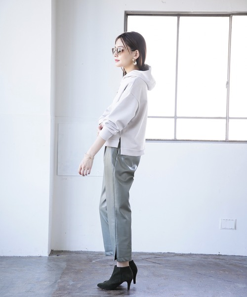 Emilyan(エミリアン)の「【2021A/W】【WEB限定】 ダブルフェイクスエード・サイドスリットパーカー(パーカー・レディース・ライトグレー/ブルーグレー/モカ・9号)」の5枚目の写真