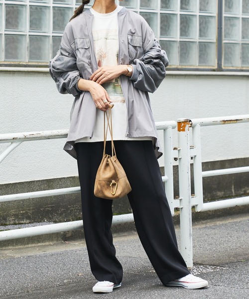 MASTER&Co(マスターアンドコー)の「【MASTER&Co./マスターアンドコー】KUDU巾着ポーチ(ハンドバッグ・レディース・サンドベージュ・ONE SIZE)」の2枚目の写真