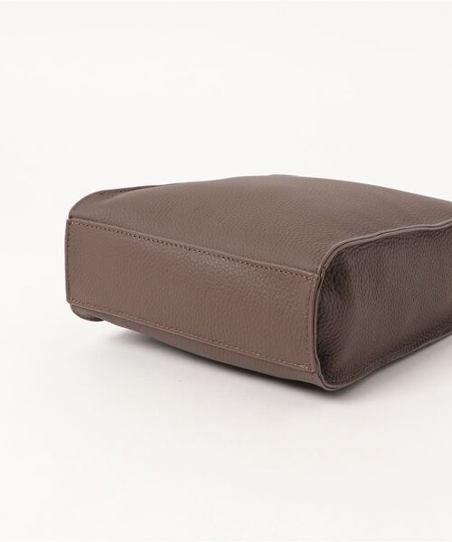 VitaFelice（ヴィータフェリーチェ）の「本牛革スクエアミニショルダーバッグ クロスボディバッグ（ショルダーバッグ・レディース・アッシュグレー/ブラック/ブラウン系その他/オフホワイト・FREE）」の6枚目の写真