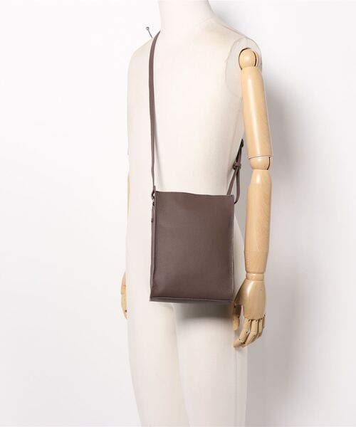 VitaFelice（ヴィータフェリーチェ）の「本牛革スクエアミニショルダーバッグ クロスボディバッグ（ショルダーバッグ・レディース・アッシュグレー/ブラック/ブラウン系その他/オフホワイト・FREE）」の7枚目の写真