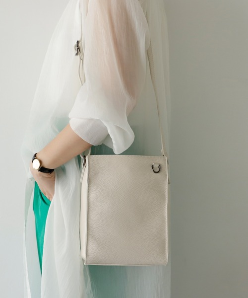 VitaFelice（ヴィータフェリーチェ）の「本牛革スクエアミニショルダーバッグ クロスボディバッグ（ショルダーバッグ・レディース・アッシュグレー/ブラック/ブラウン系その他/オフホワイト・FREE）」の11枚目の写真