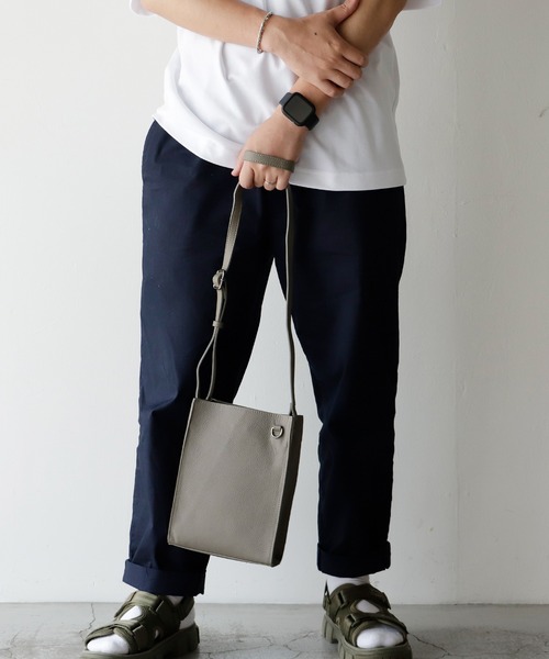 VitaFelice（ヴィータフェリーチェ）の「本牛革スクエアミニショルダーバッグ クロスボディバッグ（ショルダーバッグ・レディース・アッシュグレー/ブラック/ブラウン系その他/オフホワイト・FREE）」の14枚目の写真