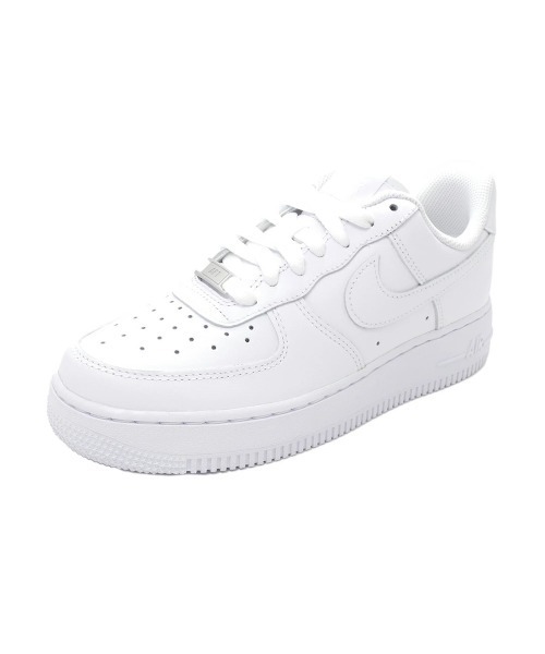 NIKE（ナイキ）の「NIKE WMNS AIR FORCE 1 '07 ナイキ ウィメンズエアフォース1'07（スニーカー・レディース・ホワイト/ブラック・23.5cm/22cm/23cm/24cm/22.5cm/25cm/24.5cm）」の2枚目の写真
