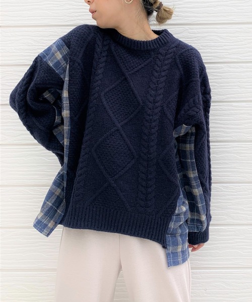 Q（キュー）の「ケーブル×チェックドッキングニット（ニット/セーター・レディース・ベージュ/ネイビー・MEDIUM）」の2枚目の写真