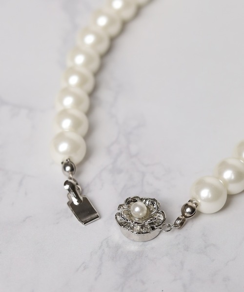 ONE DAY KMC (ワンデイケーエムシー)の「9ミリガラスパールネックレス(ネックレス・レディース・ホワイト/グレー/シルバーグレー・MEDIUM/LARGE)」の18枚目の写真