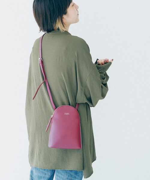 SPRUCE(スプルース)の「<favori vie nouvelle/ファボリ ヴィー ヌーヴェル>エンボスミニショルダーバッグ(ショルダーバッグ・レディース・ブラック/グリーン/ワイン/グレイッシュベージュ・ONE SIZE)」の1枚目の写真