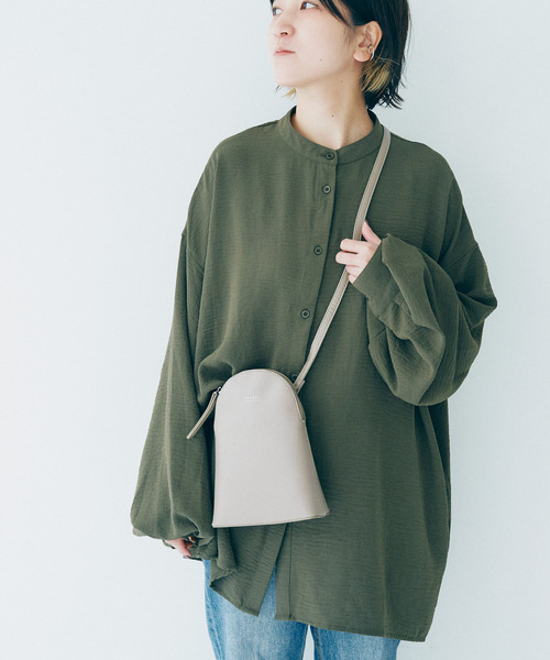 SPRUCE(スプルース)の「<favori vie nouvelle/ファボリ ヴィー ヌーヴェル>エンボスミニショルダーバッグ(ショルダーバッグ・レディース・ブラック/グリーン/ワイン/グレイッシュベージュ・ONE SIZE)」の3枚目の写真