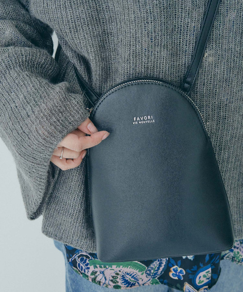 SPRUCE(スプルース)の「<favori vie nouvelle/ファボリ ヴィー ヌーヴェル>エンボスミニショルダーバッグ(ショルダーバッグ・レディース・ブラック/グリーン/ワイン/グレイッシュベージュ・ONE SIZE)」の2枚目の写真
