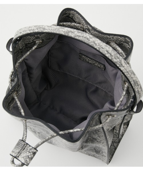 AZUL by moussy（アズールバイマウジー）の「GATHER 2WAY BAG/ギャザーツーウェイバッグ（ショルダーバッグ・レディース・ブラック/ライトベージュ/グレー系その他・FREE）」の22枚目の写真