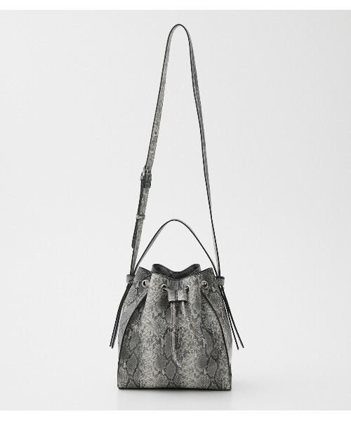 AZUL by moussy（アズールバイマウジー）の「GATHER 2WAY BAG/ギャザーツーウェイバッグ（ショルダーバッグ・レディース・ブラック/ライトベージュ/グレー系その他・FREE）」の9枚目の写真