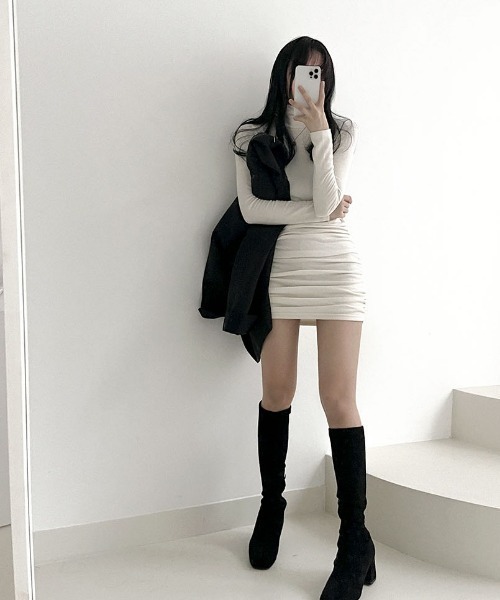 BEIDELLI（ベイデリー）の「[BELLIDE MADE] ハイネックシャーリングスリムミニワンピース（ワンピース・レディース・ブラック/ベージュ/アイボリー・FREE）」の6枚目の写真