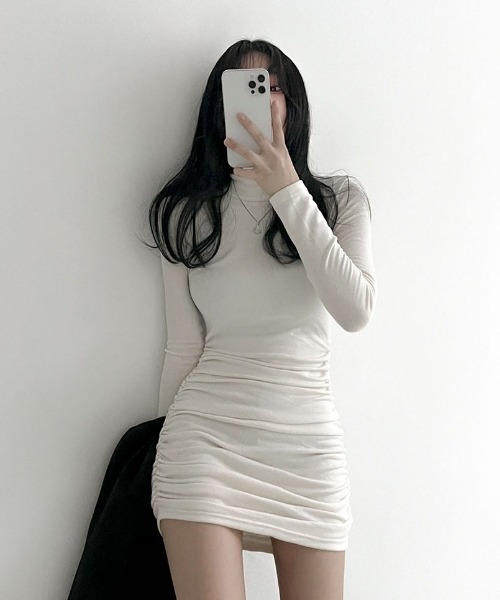 BEIDELLI（ベイデリー）の「[BELLIDE MADE] ハイネックシャーリングスリムミニワンピース（ワンピース・レディース・ブラック/ベージュ/アイボリー・FREE）」の7枚目の写真