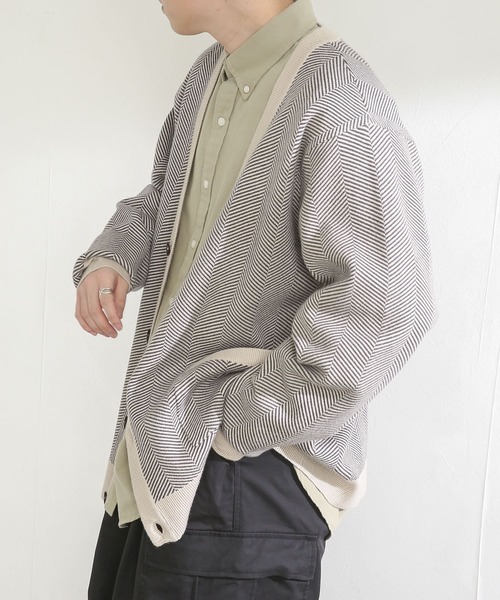 SENSE OF PLACE by URBAN RESEARCH（センスオブプレイスバイアーバンリサーチ）の「ヘリンボーンストレッチVネックカーディガン（カーディガン/ボレロ・メンズ・ブラック/ベージュ・MEDIUM/LARGE）」の15枚目の写真