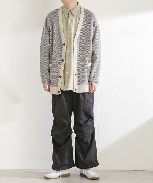SENSE OF PLACE by URBAN RESEARCH（センスオブプレイスバイアーバンリサーチ）の「ヘリンボーンストレッチVネックカーディガン（カーディガン/ボレロ・メンズ・ブラック/ベージュ・MEDIUM/LARGE）」の16枚目の写真