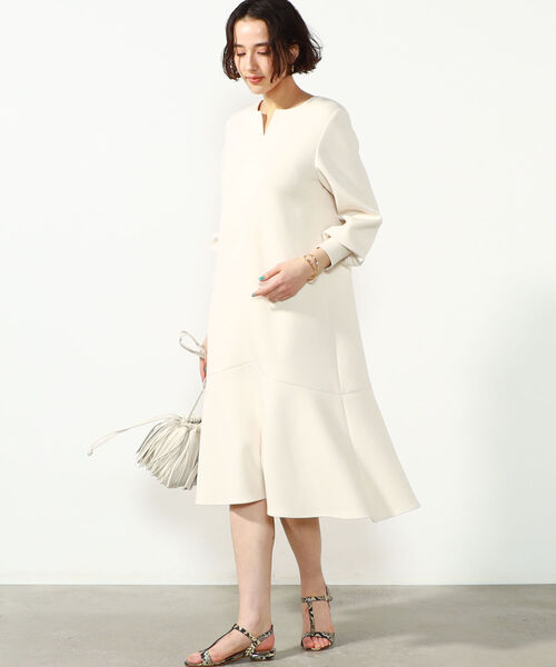 NOLLEY’S Sophi（ノーリーズソフィ）の「◇【WEB限定カラーあり】ウォッシャブルダンボールペプラムワンピース（ワンピース・レディース・ブラック/アイボリー/グレイッシュブルー・38）」の22枚目の写真