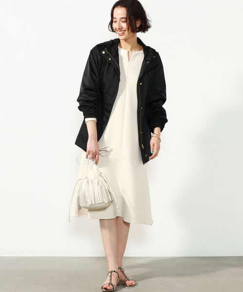 NOLLEY’S Sophi（ノーリーズソフィ）の「◇【WEB限定カラーあり】ウォッシャブルダンボールペプラムワンピース（ワンピース・レディース・ブラック/アイボリー/グレイッシュブルー・38）」の13枚目の写真