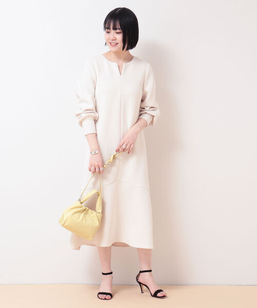 NOLLEY’S Sophi（ノーリーズソフィ）の「◇【WEB限定カラーあり】ウォッシャブルダンボールペプラムワンピース（ワンピース・レディース・ブラック/アイボリー/グレイッシュブルー・38）」の19枚目の写真