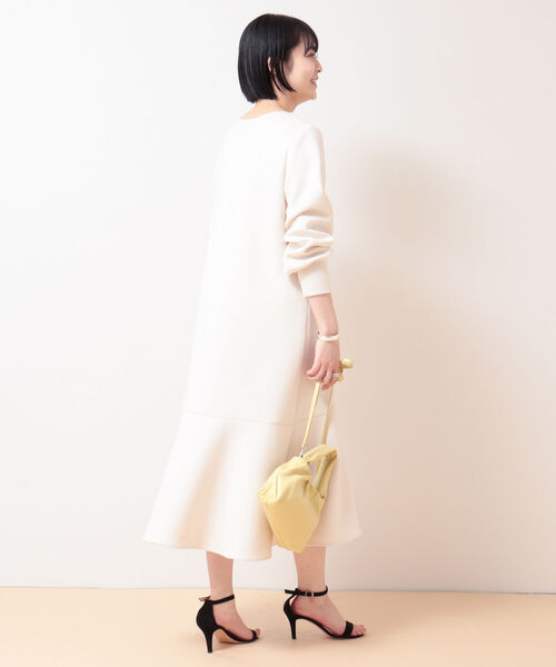 NOLLEY’S Sophi（ノーリーズソフィ）の「◇【WEB限定カラーあり】ウォッシャブルダンボールペプラムワンピース（ワンピース・レディース・ブラック/アイボリー/グレイッシュブルー・38）」の4枚目の写真