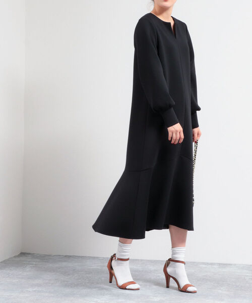 NOLLEY’S Sophi（ノーリーズソフィ）の「◇【WEB限定カラーあり】ウォッシャブルダンボールペプラムワンピース（ワンピース・レディース・ブラック/アイボリー/グレイッシュブルー・38）」の20枚目の写真