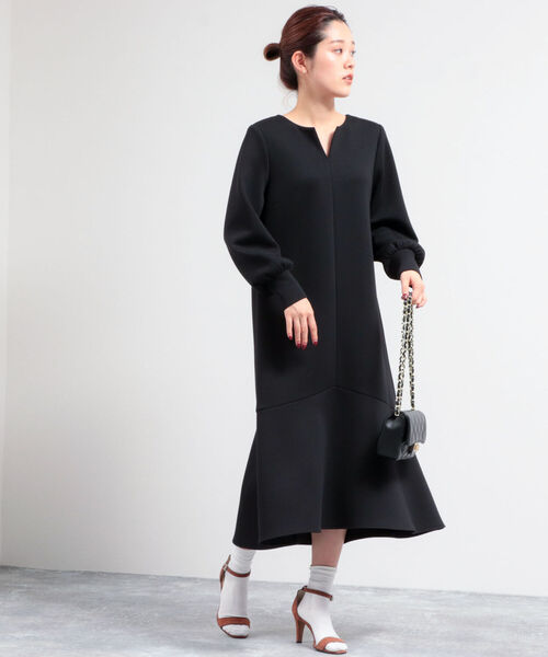 NOLLEY’S Sophi（ノーリーズソフィ）の「◇【WEB限定カラーあり】ウォッシャブルダンボールペプラムワンピース（ワンピース・レディース・ブラック/アイボリー/グレイッシュブルー・38）」の5枚目の写真