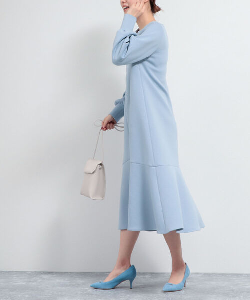 NOLLEY’S Sophi（ノーリーズソフィ）の「◇【WEB限定カラーあり】ウォッシャブルダンボールペプラムワンピース（ワンピース・レディース・ブラック/アイボリー/グレイッシュブルー・38）」の6枚目の写真