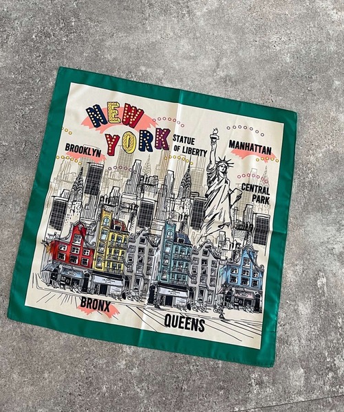 PAGEBOY（ページボーイ）の「NYプリントスカーフ（バンダナ/スカーフ・レディース・ベージュ・ONE SIZE）」の2枚目の写真