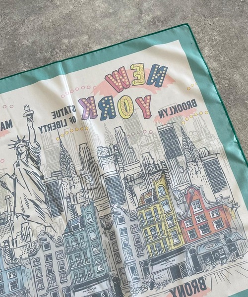 PAGEBOY（ページボーイ）の「NYプリントスカーフ（バンダナ/スカーフ・レディース・ベージュ・ONE SIZE）」の4枚目の写真