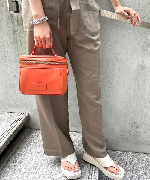 OPAQUE.CLIP（オペークドットクリップ）の「◆スクエアフォルムバニティバッグ（ショルダーバッグ・レディース・ホワイト/ブラック系2/レッド系1・00）」の3枚目の写真