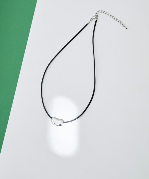 ADAM ET ROPE'（アダムエロペ）の「【LES BIJOUX】ビーンモチーフチョーカー（ネックレス・レディース・ゴールド/シルバー・FREE）」の2枚目の写真