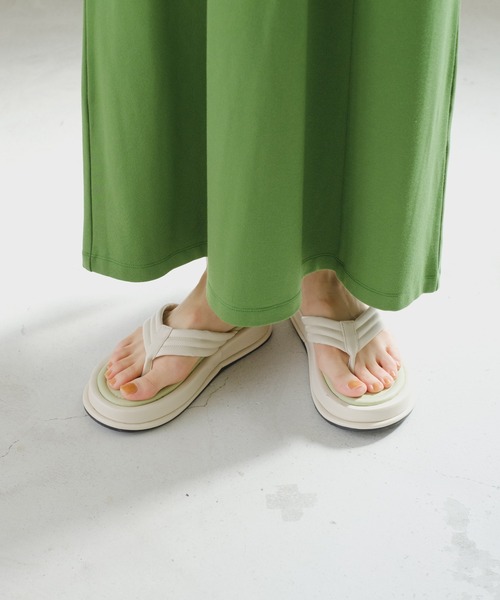 Kastane（カスタネ）の「配色トングサンダル（サンダル・レディース・アイボリー/ブラック・37/36/38）」の3枚目の写真