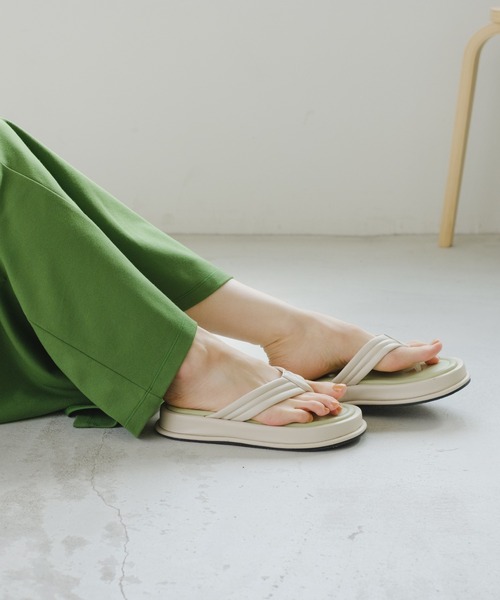 Kastane（カスタネ）の「配色トングサンダル（サンダル・レディース・アイボリー/ブラック・37/36/38）」の5枚目の写真