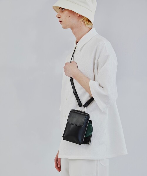 tk.TAKEO KIKUCHI（ティーケータケオキクチ）の「◆マルチチャームバッグ（ショルダーバッグ・メンズ・ベージュ系4/ブラック系4/ブラック・00）」の16枚目の写真