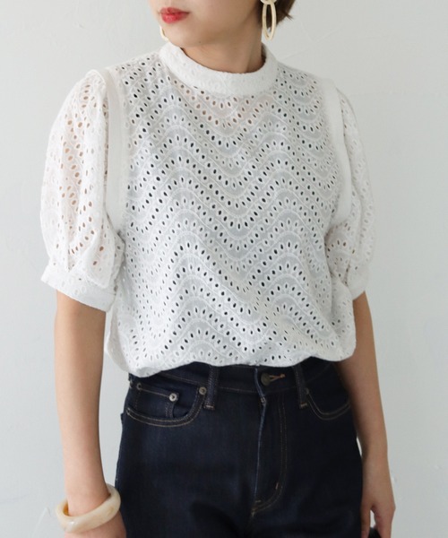 HER CLOSET（ハークローゼット）の「【shemoshelly】五分袖カットレースボリュームスリーブブラウス（シャツ/ブラウス・レディース・オフホワイト/ブラック/グレイッシュベージュ・M）」の4枚目の写真