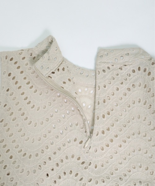 HER CLOSET（ハークローゼット）の「【shemoshelly】五分袖カットレースボリュームスリーブブラウス（シャツ/ブラウス・レディース・オフホワイト/ブラック/グレイッシュベージュ・M）」の22枚目の写真