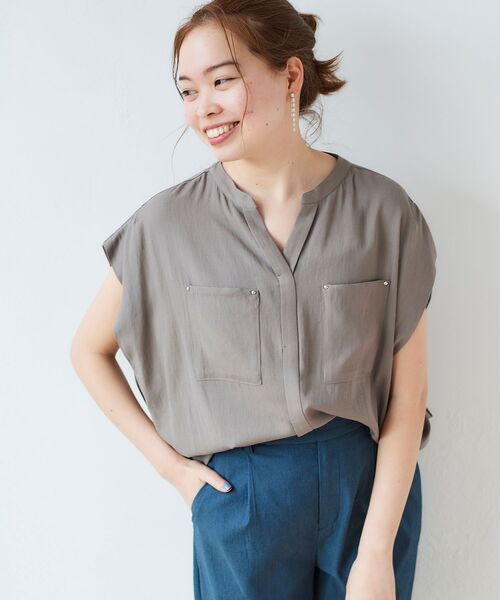 le.coeur blanc(ルクールブラン)の「リネンライクバックタックブラウス(シャツ/ブラウス・レディース・パープル/ダークグレー/モカ/グリーン・38)」の3枚目の写真