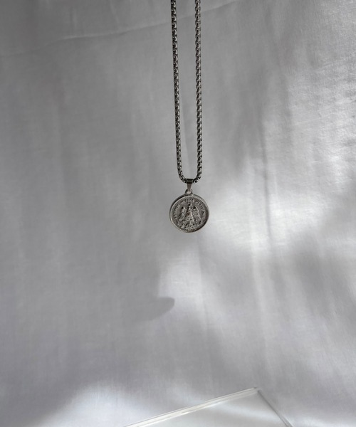 BROTHERHOOD（ブラザーフッド）の「【BROTHERHOOD】ペソ コイン ネックレス（ネックレス・メンズ・ゴールド/シルバー・LARGE/SMALL/MEDIUM）」の3枚目の写真