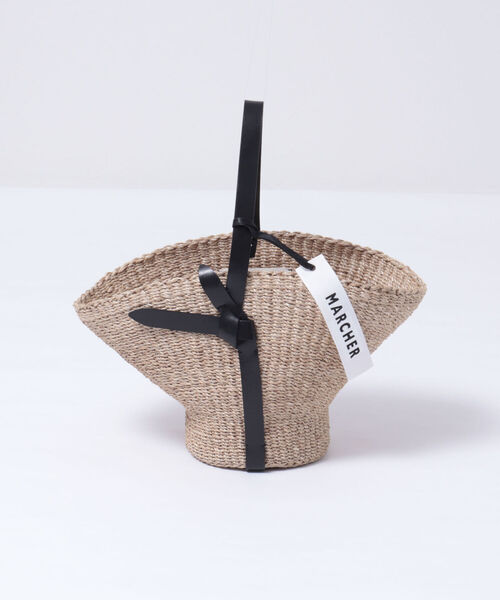 MARCHER(マルシェ)の「【MARCHER/ マルシェ】 ひねりベルトかごバッグ(かごバッグ・レディース・キャメル/ブラック・FREE)」の2枚目の写真