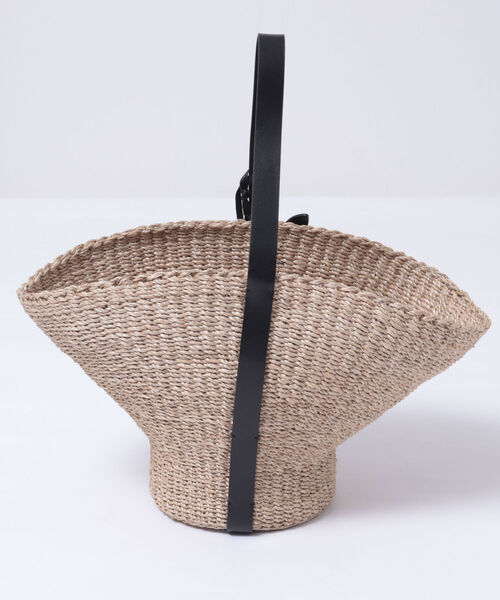 MARCHER(マルシェ)の「【MARCHER/ マルシェ】 ひねりベルトかごバッグ(かごバッグ・レディース・キャメル/ブラック・FREE)」の3枚目の写真