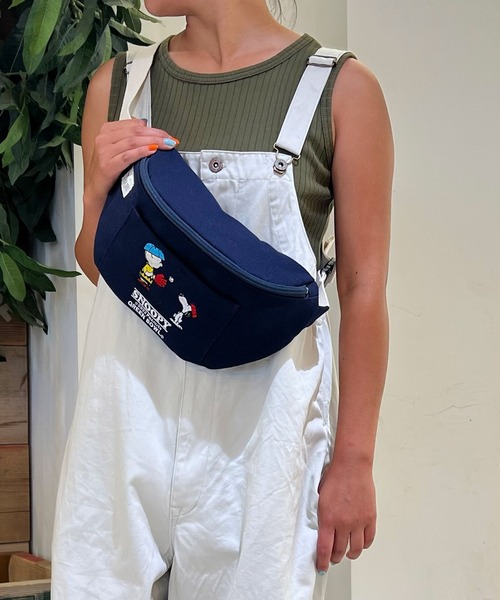 SNOOPY×OLD BETTY'S（スヌーピーカケルオールドベティーズ）の「【日本製】スヌーピー【SNOOPY】 Canvas Body Bag/キャンバス ボディバッグ（ボディバッグ/ウエストポーチ・レディース・ブラック/ネイビー/ブラック系その他/ベージュ系その他/ブラック系その他2/ベージュ系その他2/イエロー系その他/イエロー系その他2/イエロー/ベージュ/ネイビー系1/ネイビー系2・FREE）」の10枚目の写真