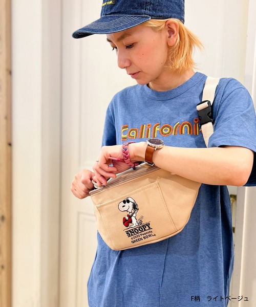 SNOOPY×OLD BETTY'S（スヌーピーカケルオールドベティーズ）の「【日本製】スヌーピー【SNOOPY】 Canvas Body Bag/キャンバス ボディバッグ（ボディバッグ/ウエストポーチ・レディース・ブラック/ネイビー/ブラック系その他/ベージュ系その他/ブラック系その他2/ベージュ系その他2/イエロー系その他/イエロー系その他2/イエロー/ベージュ/ネイビー系1/ネイビー系2・FREE）」の6枚目の写真