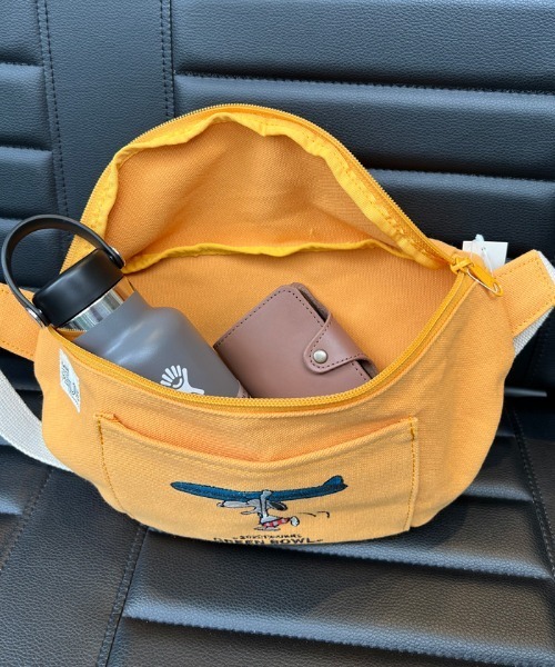 SNOOPY×OLD BETTY'S（スヌーピーカケルオールドベティーズ）の「【日本製】スヌーピー【SNOOPY】 Canvas Body Bag/キャンバス ボディバッグ（ボディバッグ/ウエストポーチ・レディース・ブラック/ネイビー/ブラック系その他/ベージュ系その他/ブラック系その他2/ベージュ系その他2/イエロー系その他/イエロー系その他2/イエロー/ベージュ/ネイビー系1/ネイビー系2・FREE）」の19枚目の写真